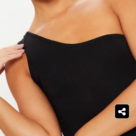 PrettyLittleThing Asymmetric Black Bodysuit 🖤 - Picture 3 of 5